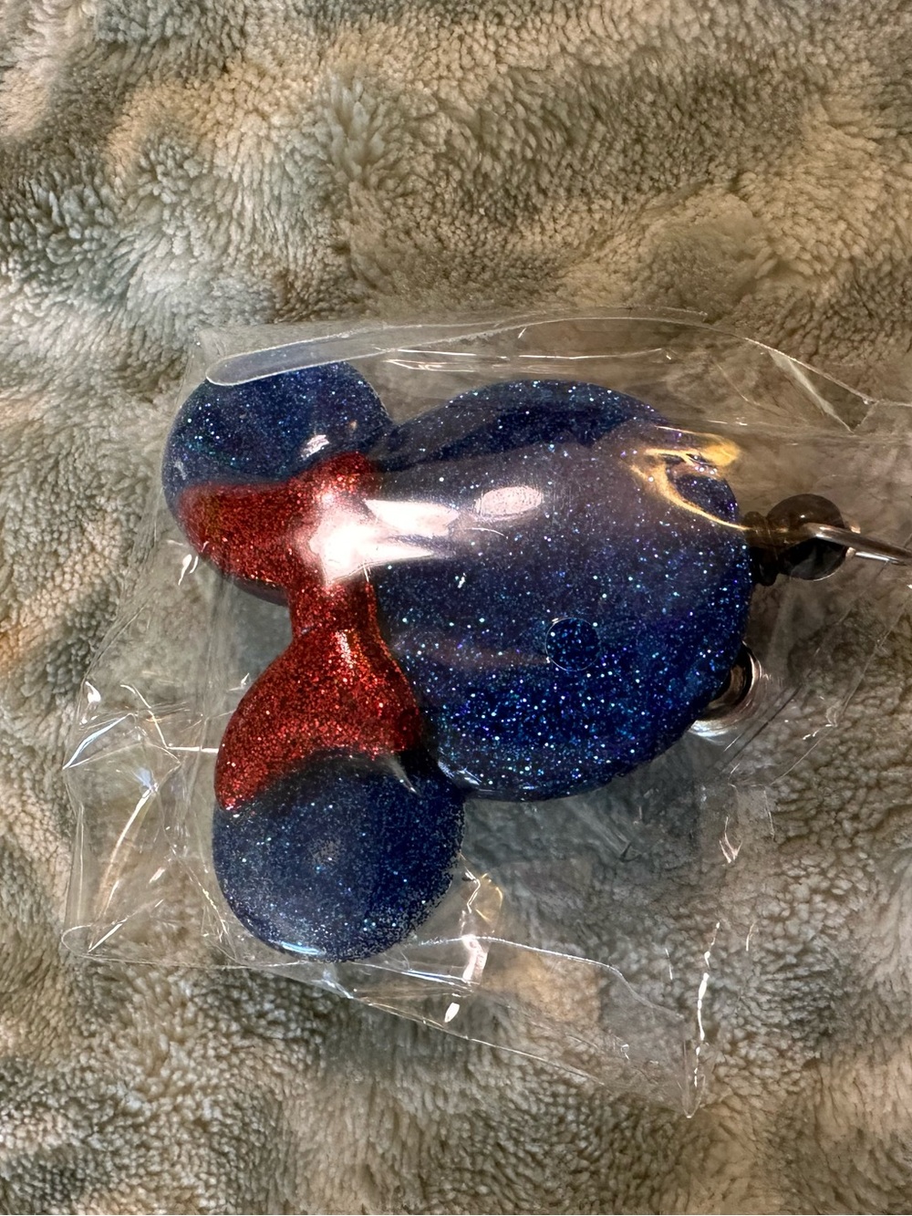Glitter Mouse-Shaped Decorative ID Badge Reel in Blue and Red